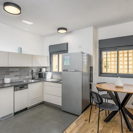 Апартаменты Modern & Sunny 1 Bdr W Balcony And Parking Тель-Авив Экстерьер фото