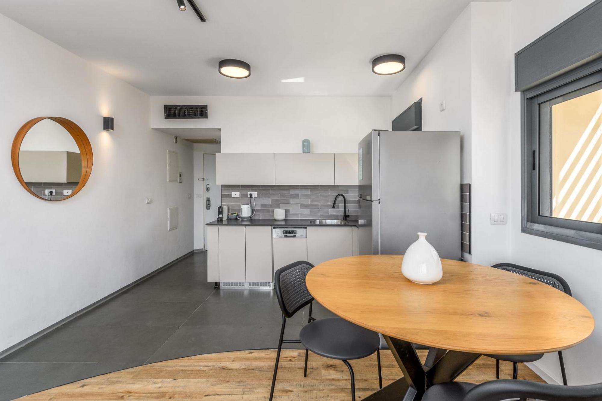Апартаменты Modern & Sunny 1 Bdr W Balcony And Parking Тель-Авив Экстерьер фото