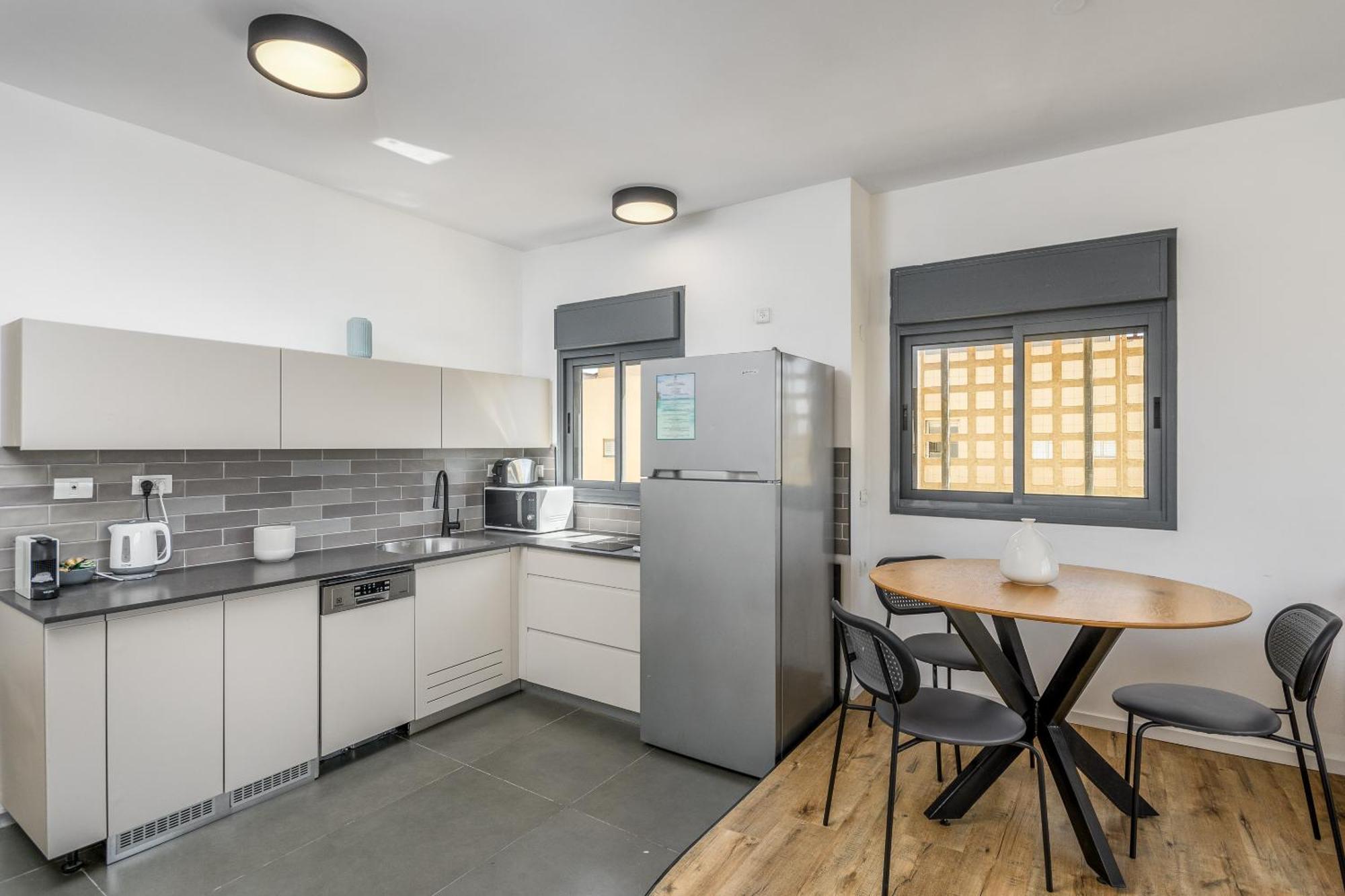 Апартаменты Modern & Sunny 1 Bdr W Balcony And Parking Тель-Авив Экстерьер фото