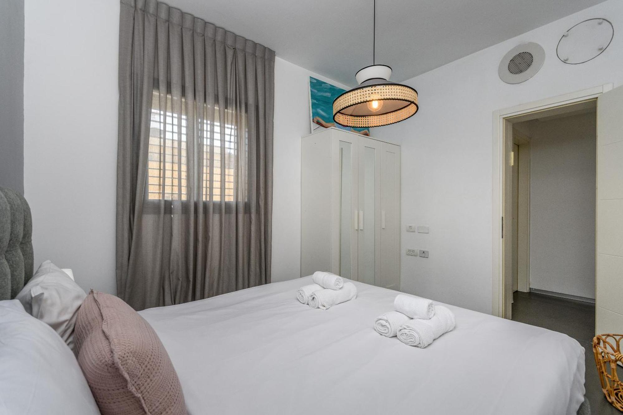 Апартаменты Modern & Sunny 1 Bdr W Balcony And Parking Тель-Авив Экстерьер фото