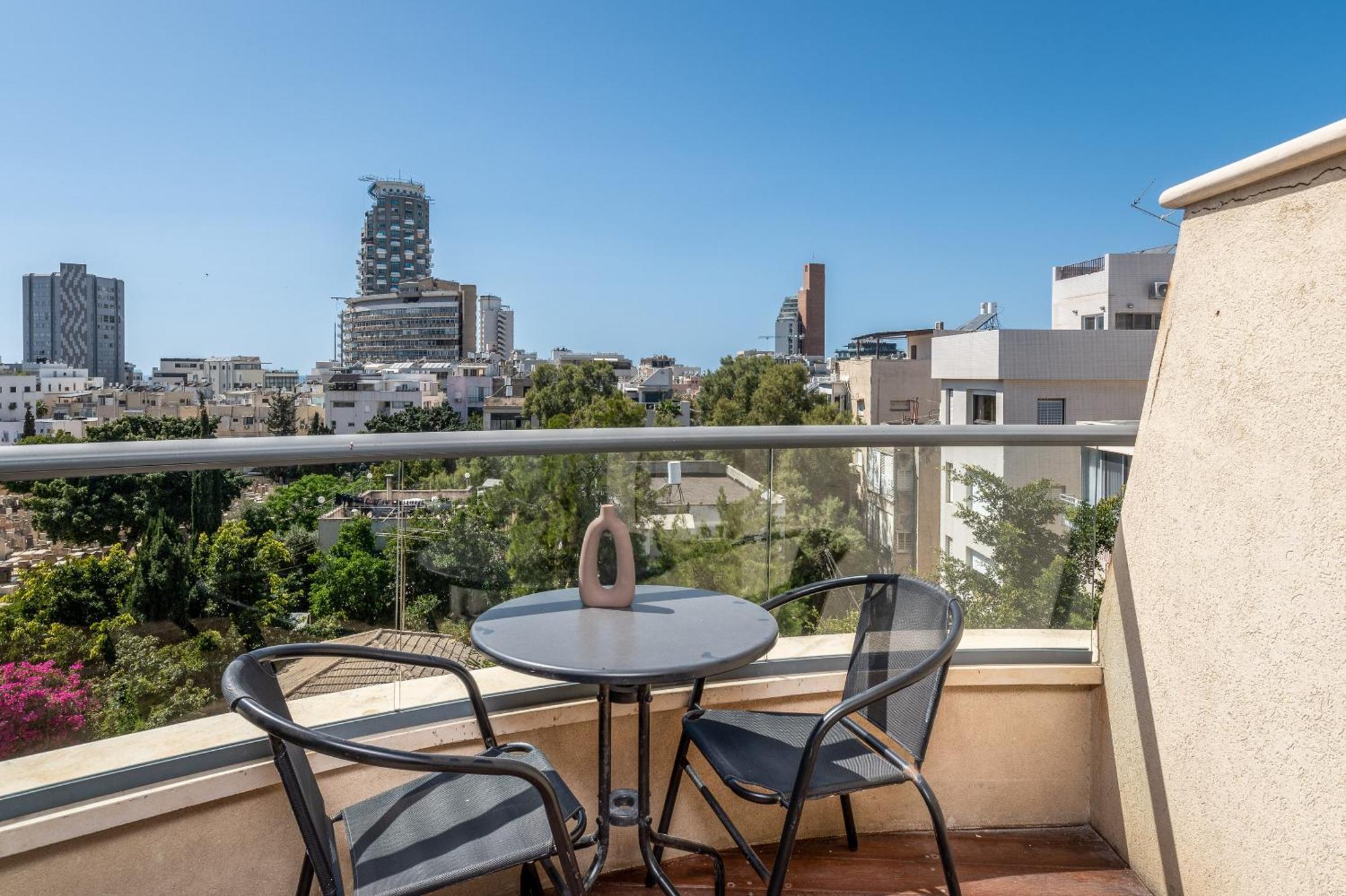 Апартаменты Modern & Sunny 1 Bdr W Balcony And Parking Тель-Авив Экстерьер фото