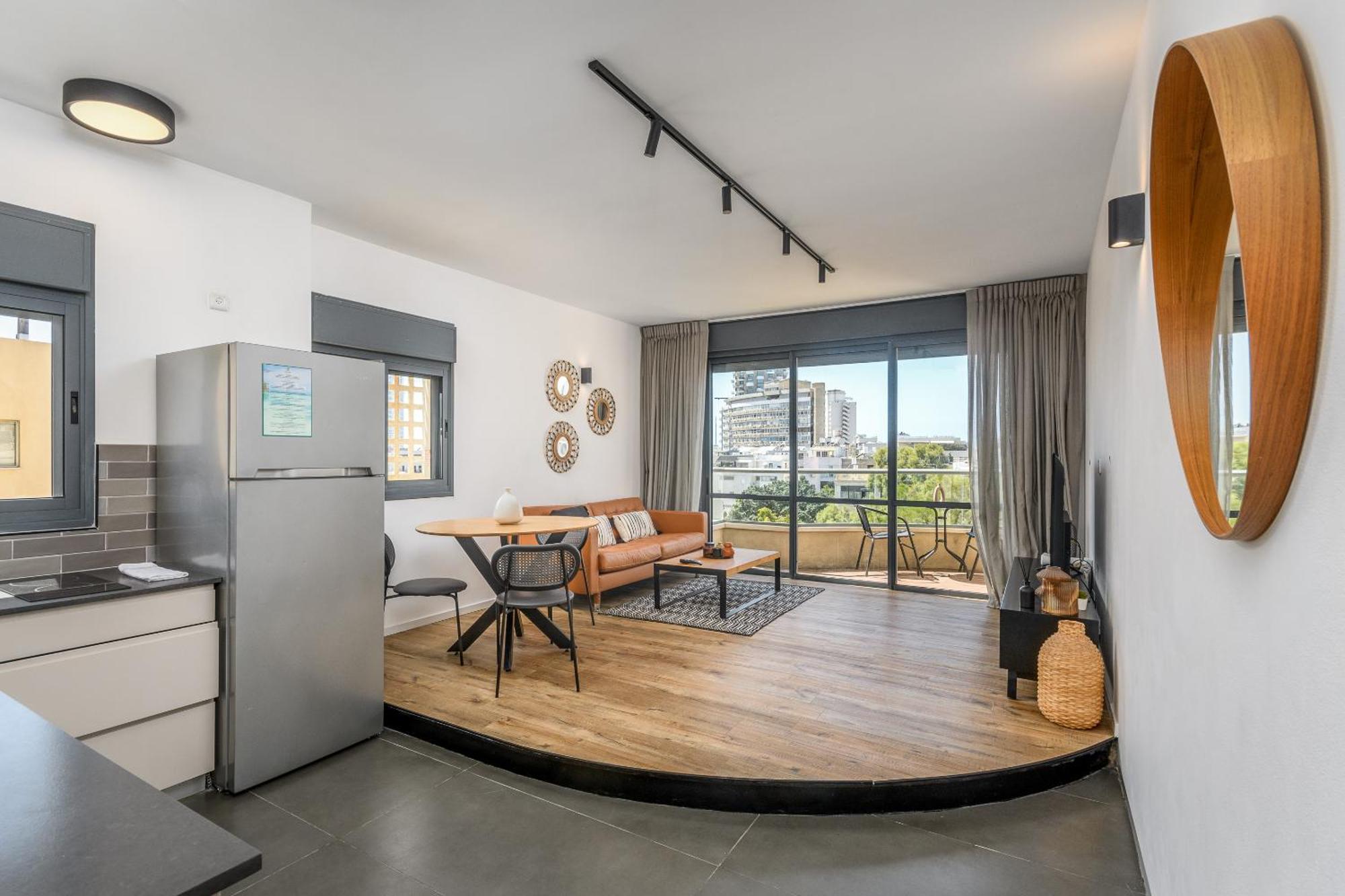 Апартаменты Modern & Sunny 1 Bdr W Balcony And Parking Тель-Авив Экстерьер фото